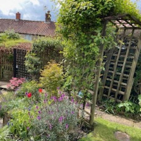 Picturesque Stone Cottage In The Heart Of North Yorkshire Village - Hideaway Cottage Exterior foto